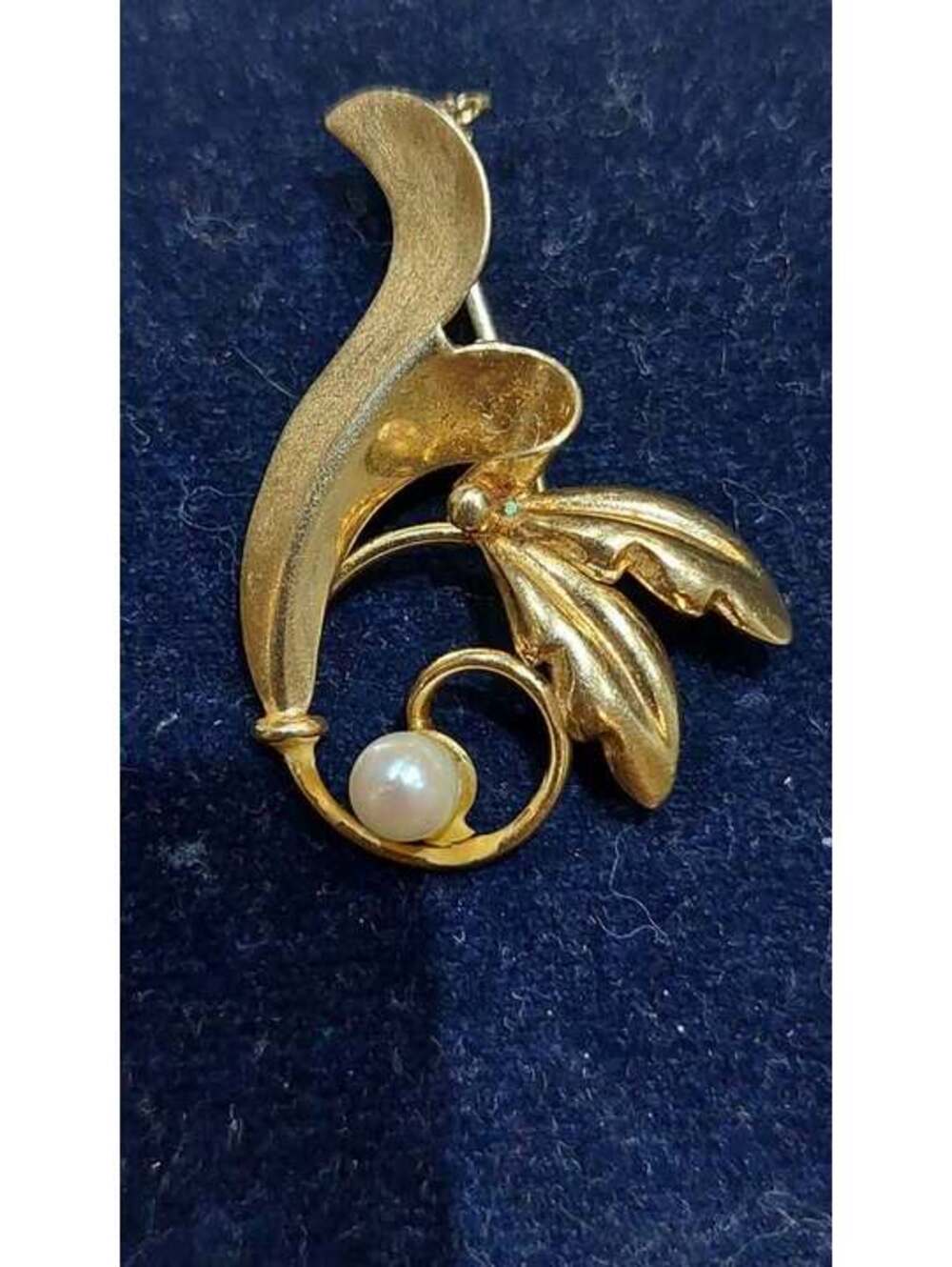 Vintage 14kt (585)  Gold Pearl Brooch Pin Solid with Lustre Leaf Genuine pearl